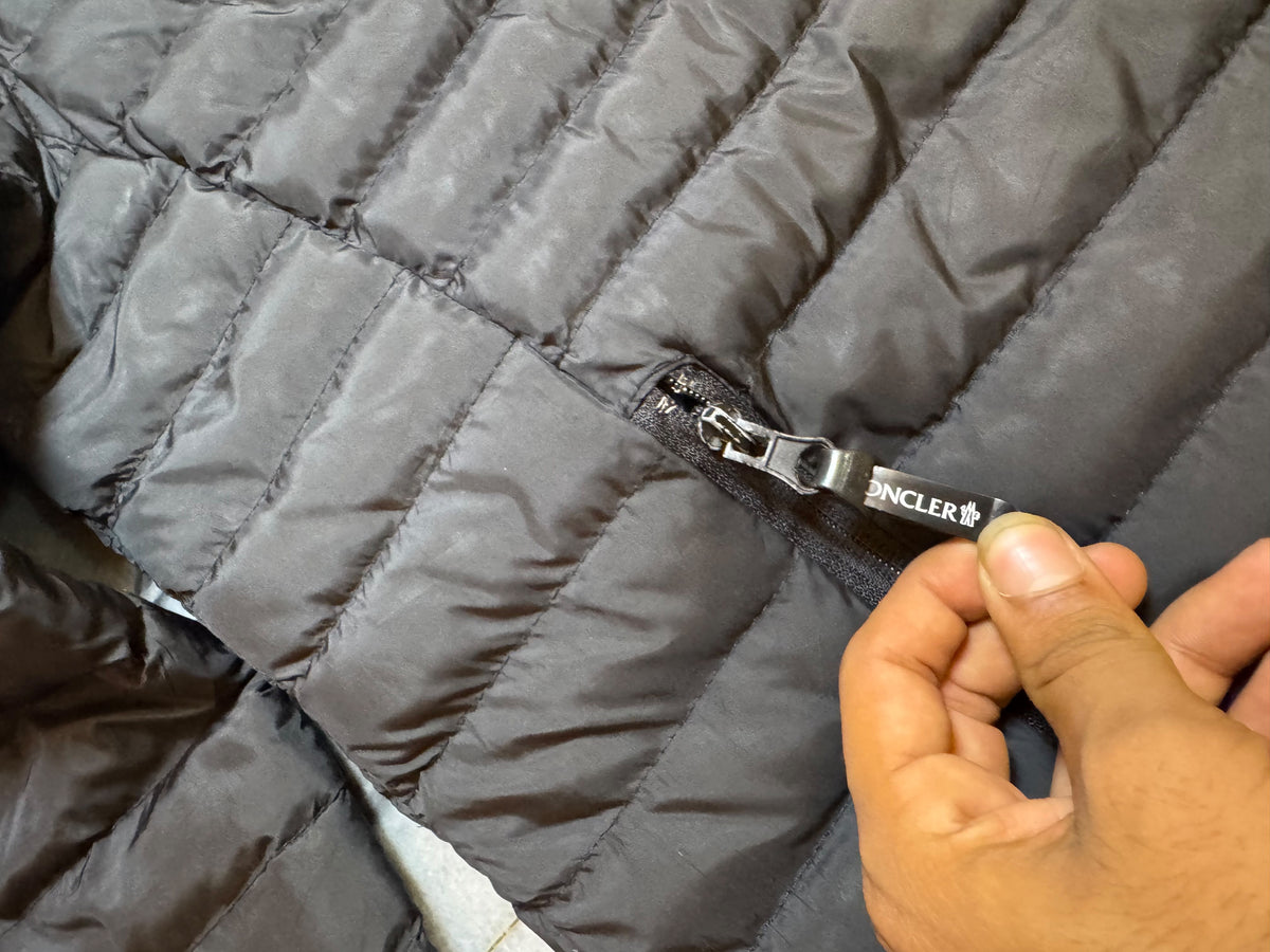 MONCLER BLACK SMART PUFFER