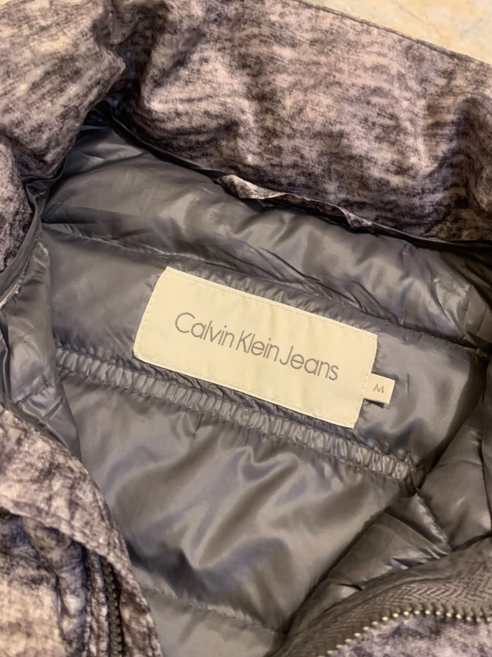 CALVIN KLIEN JEANS ULTRA LEIGHT WEIGHT DUCK DOWN FEATHER PUFFER