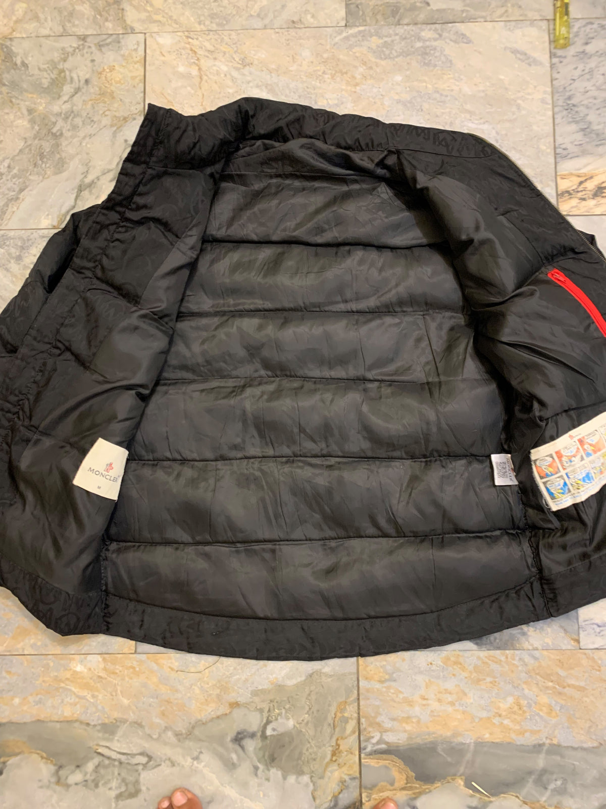 MONCLER LEIGHT WEIGHT PUFFER