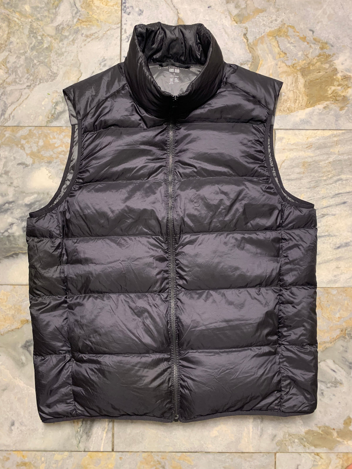 UNIQLO PACKABLE ULTRA LEIGHT WEIGHT SLEEVELESS PUFFER