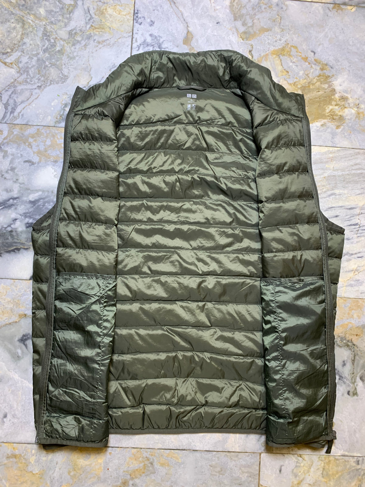 UNIQLO PACKABLE ULTRA LEIGHT WEIGHT SLEEVELESS PUFFER