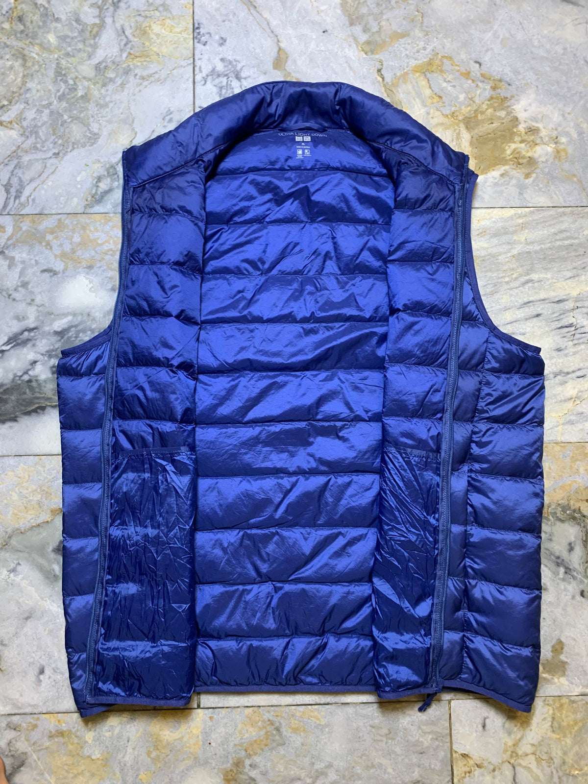 UNIQLO PACKABLE ULTRA LEIGHT WEIGHT SLEEVELESS PUFFER
