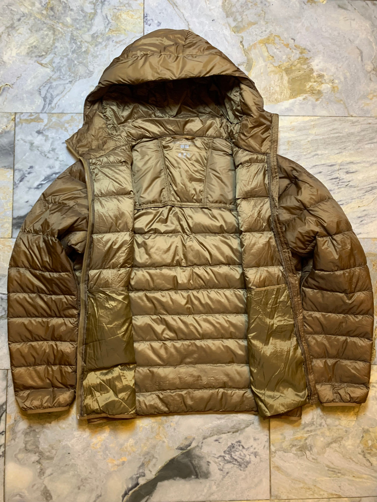 UNIQLO PACKABLE ULTRA LEIGHT WEIGHT DUCK DOWN FEATHER HOODIE PUFFER