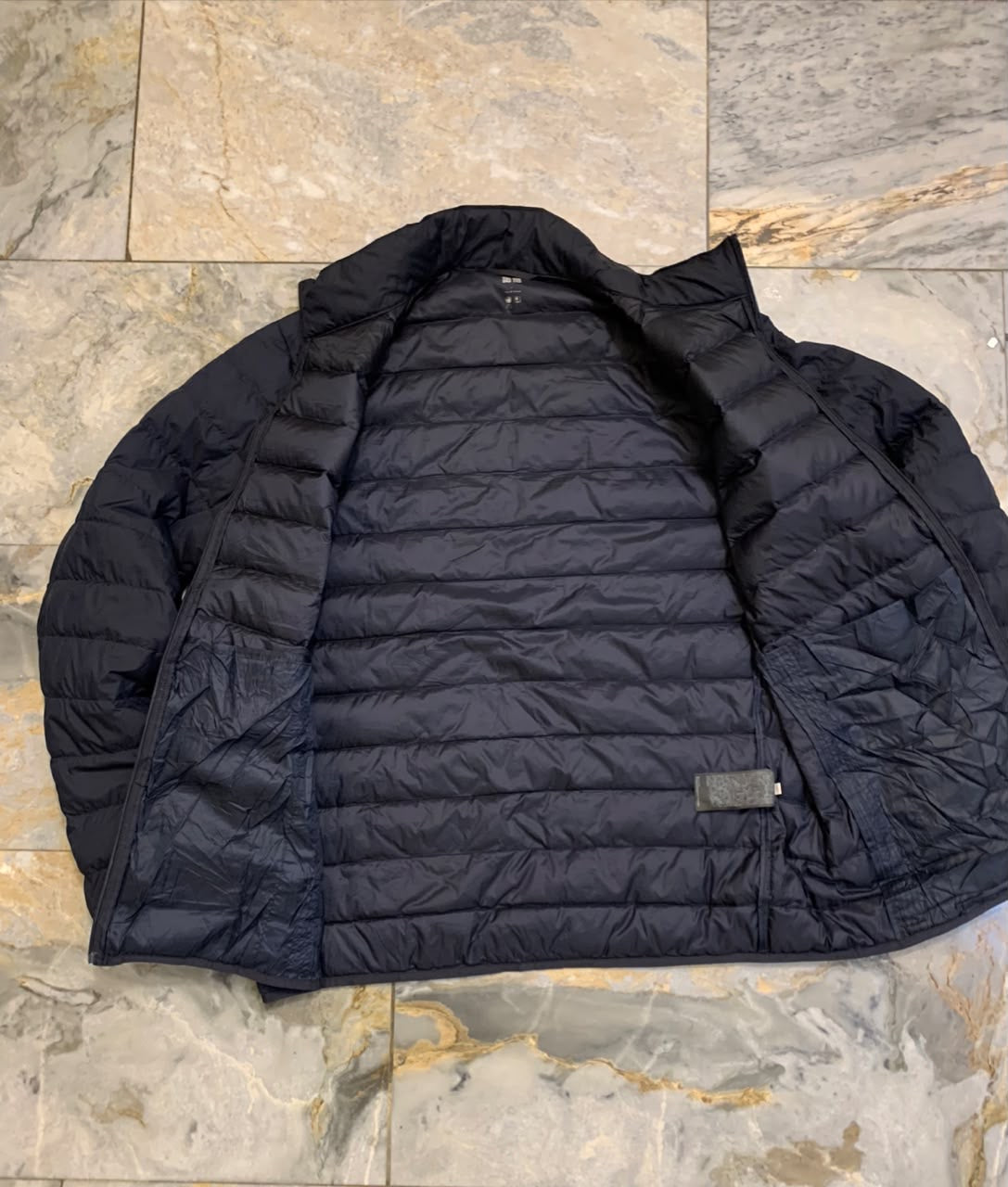 UNIQLO ULTRA LEIGHT WEIGHT DUCK DOWN FEATHER PUFFER