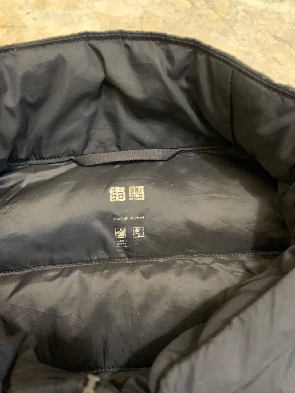 UNIQLO ULTRA LEIGHT WEIGHT DUCK DOWN FEATHER PUFFER
