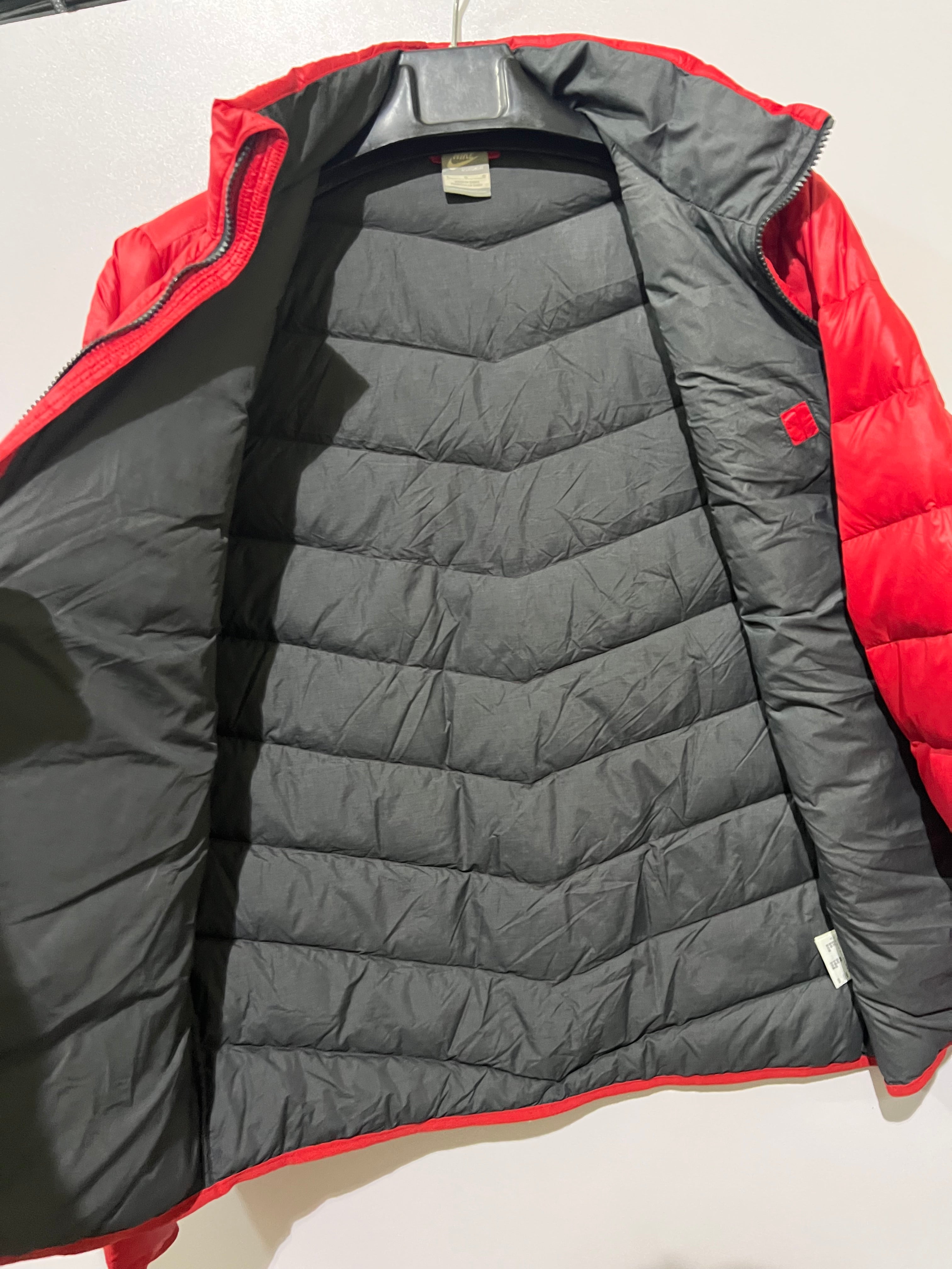 Nike leight weight puffer jacket