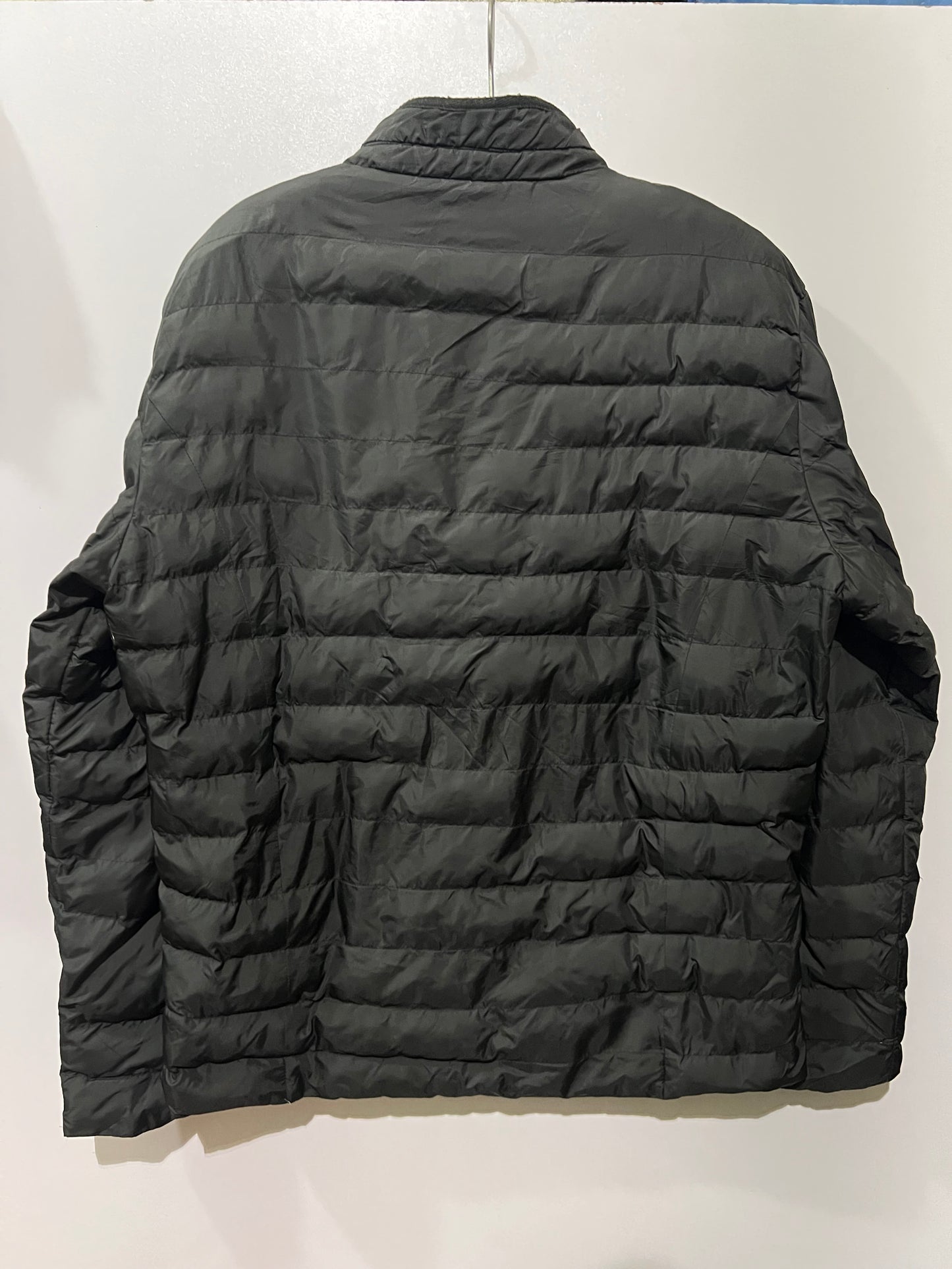 Moncler Hanriot puffer jacket featuring a black quilted