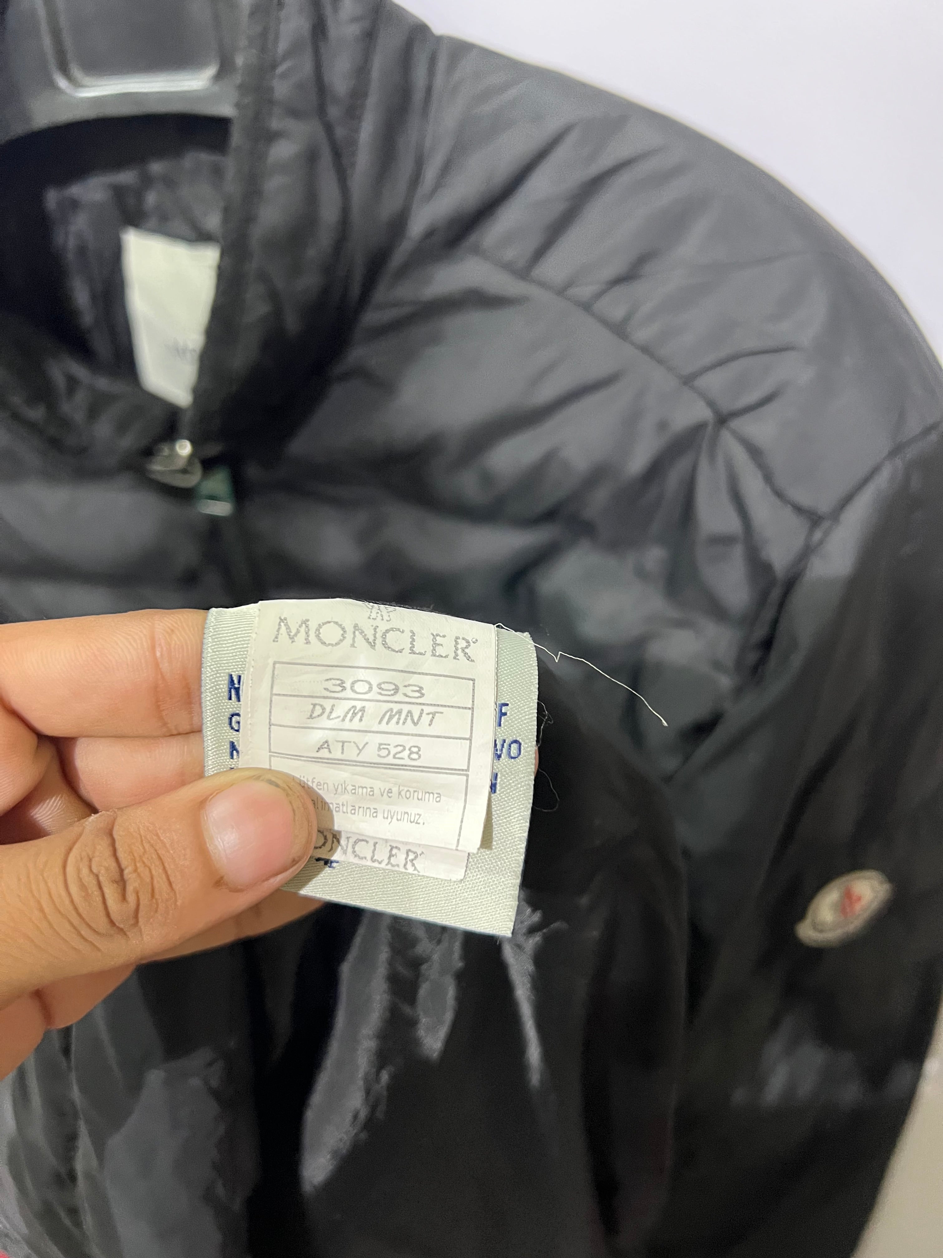 Moncler Hanriot puffer jacket featuring a black quilted