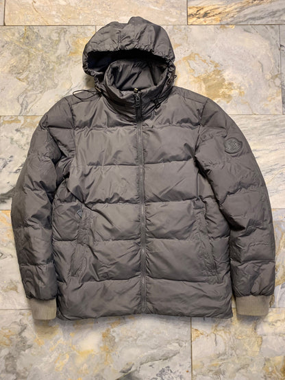 Moncler logo patch on the left sleeve, resembling a Moncler down jacket. [1]
