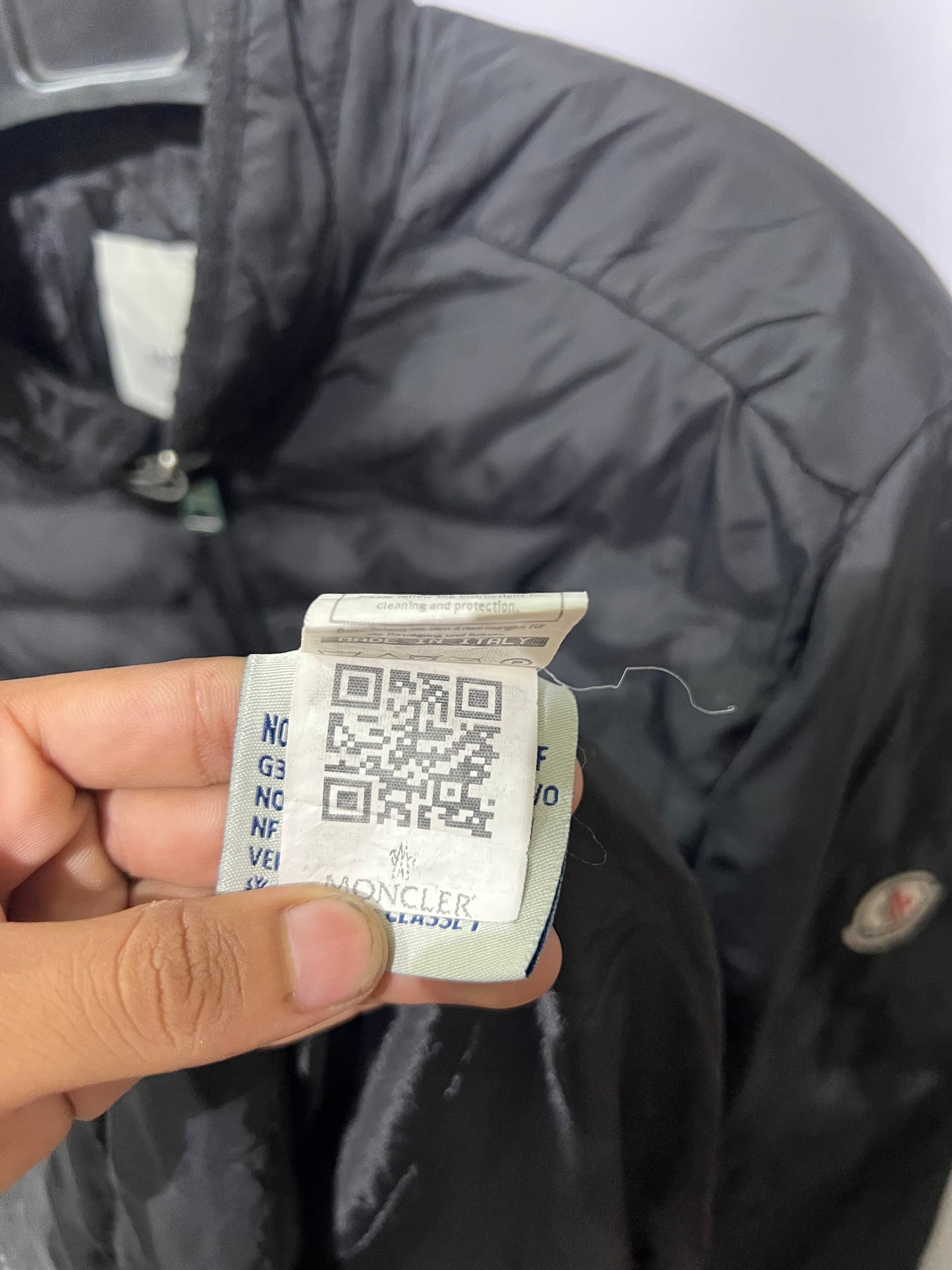 Moncler Hanriot puffer jacket featuring a black quilted