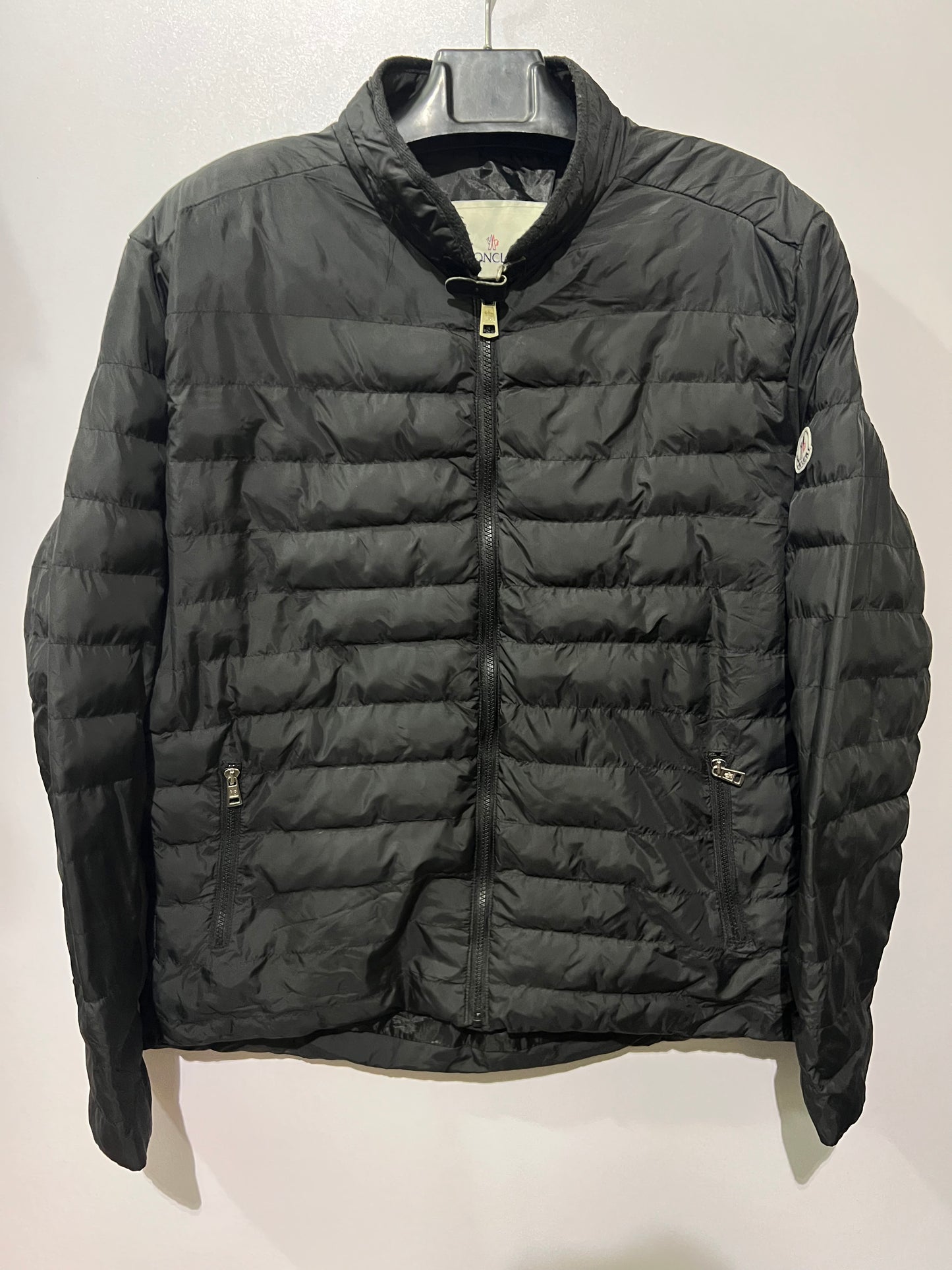 Moncler Hanriot puffer jacket featuring a black quilted