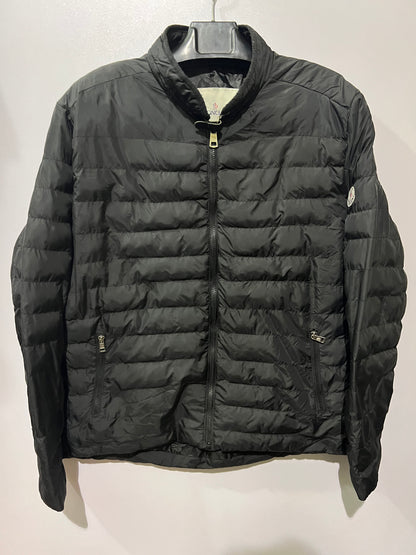 Moncler Hanriot puffer jacket featuring a black quilted