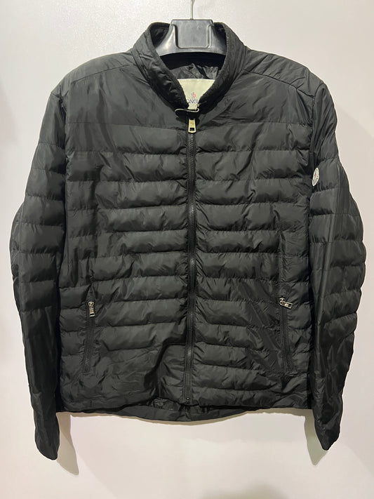 Moncler Hanriot puffer jacket featuring a black quilted