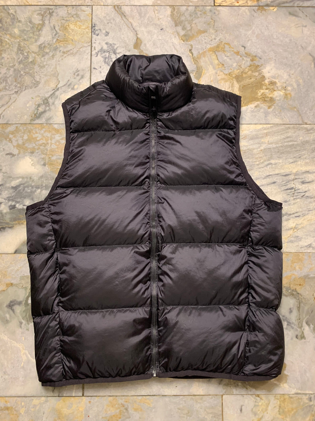 UNIQLO PACKABLE ULTRA LEIGHT WEIGHT SLEEVELESS PUFFER