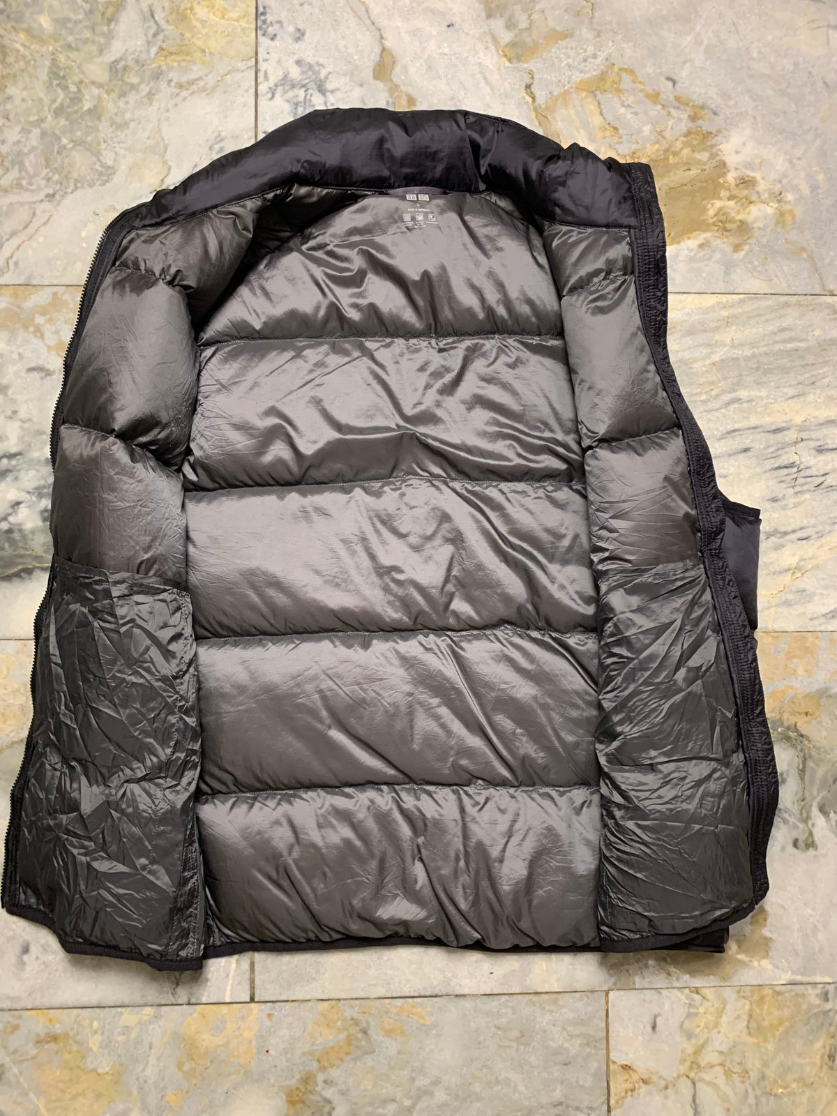 UNIQLO PACKABLE ULTRA LEIGHT WEIGHT SLEEVELESS PUFFER