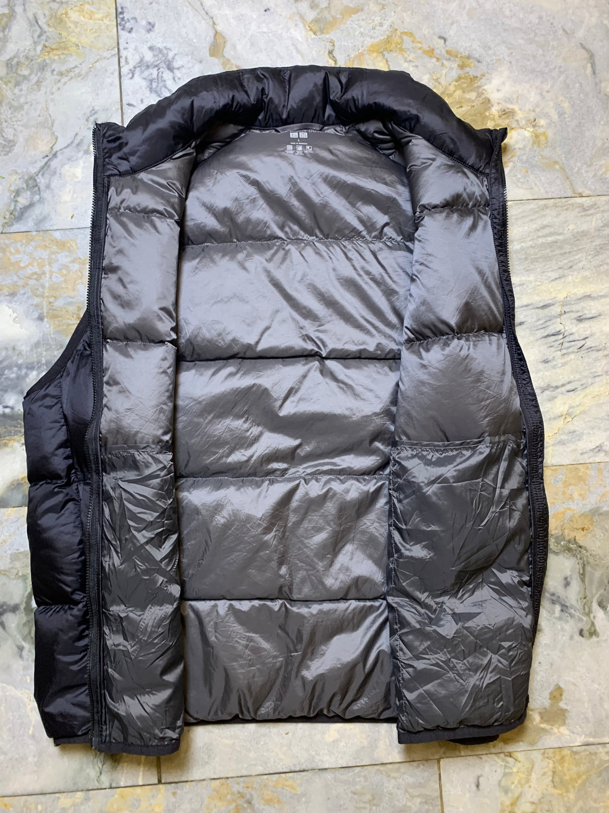 UNIQLO PACKABLE ULTRA LEIGHT WEIGHT SLEEVELESS PUFFER