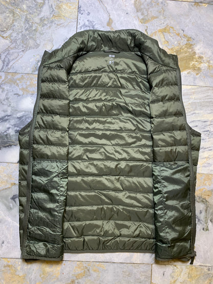 UNIQLO PACKABLE ULTRA LEIGHT WEIGHT SLEEVELESS PUFFER