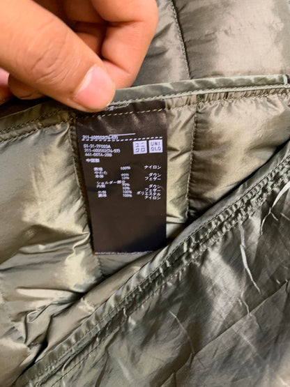 UNIQLO PACKABLE ULTRA LEIGHT WEIGHT SLEEVELESS PUFFER