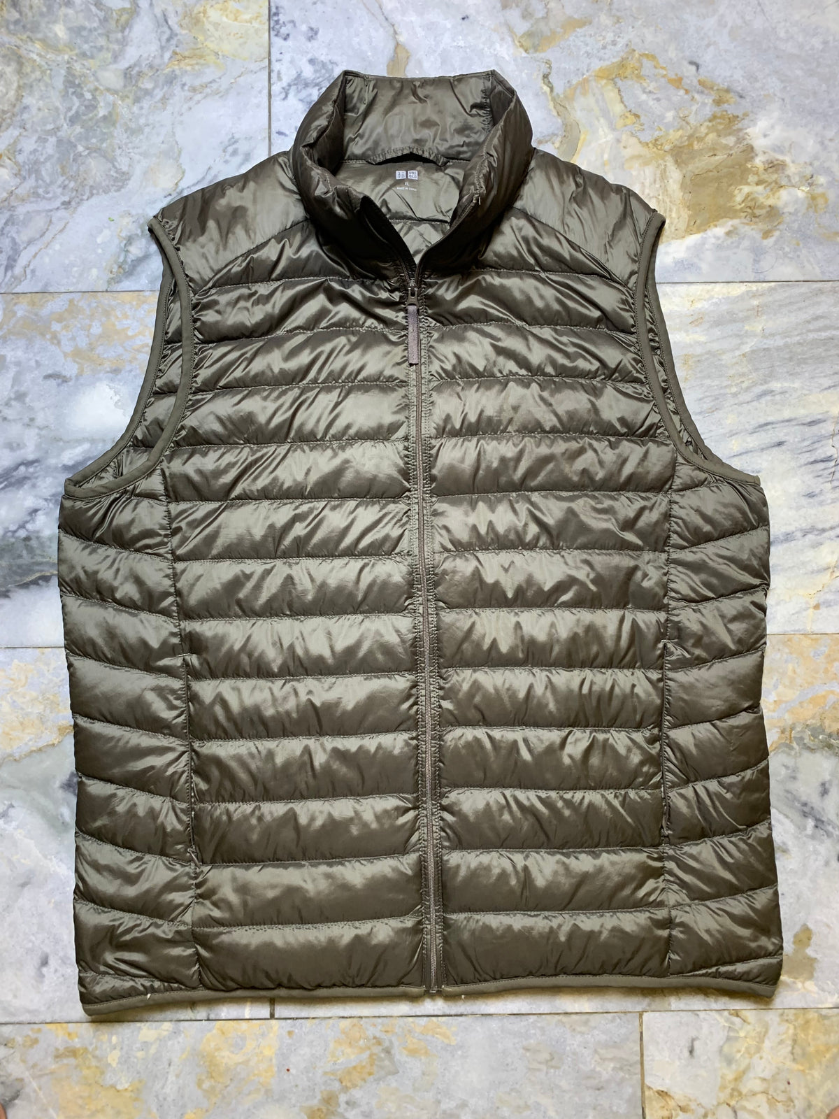 UNIQLO PACKABLE ULTRA LEIGHT WEIGHT SLEEVELESS PUFFER