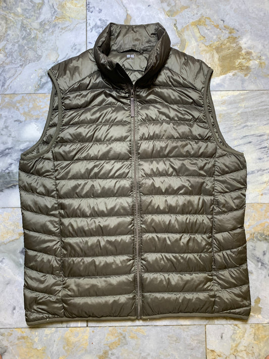 UNIQLO PACKABLE ULTRA LEIGHT WEIGHT SLEEVELESS PUFFER