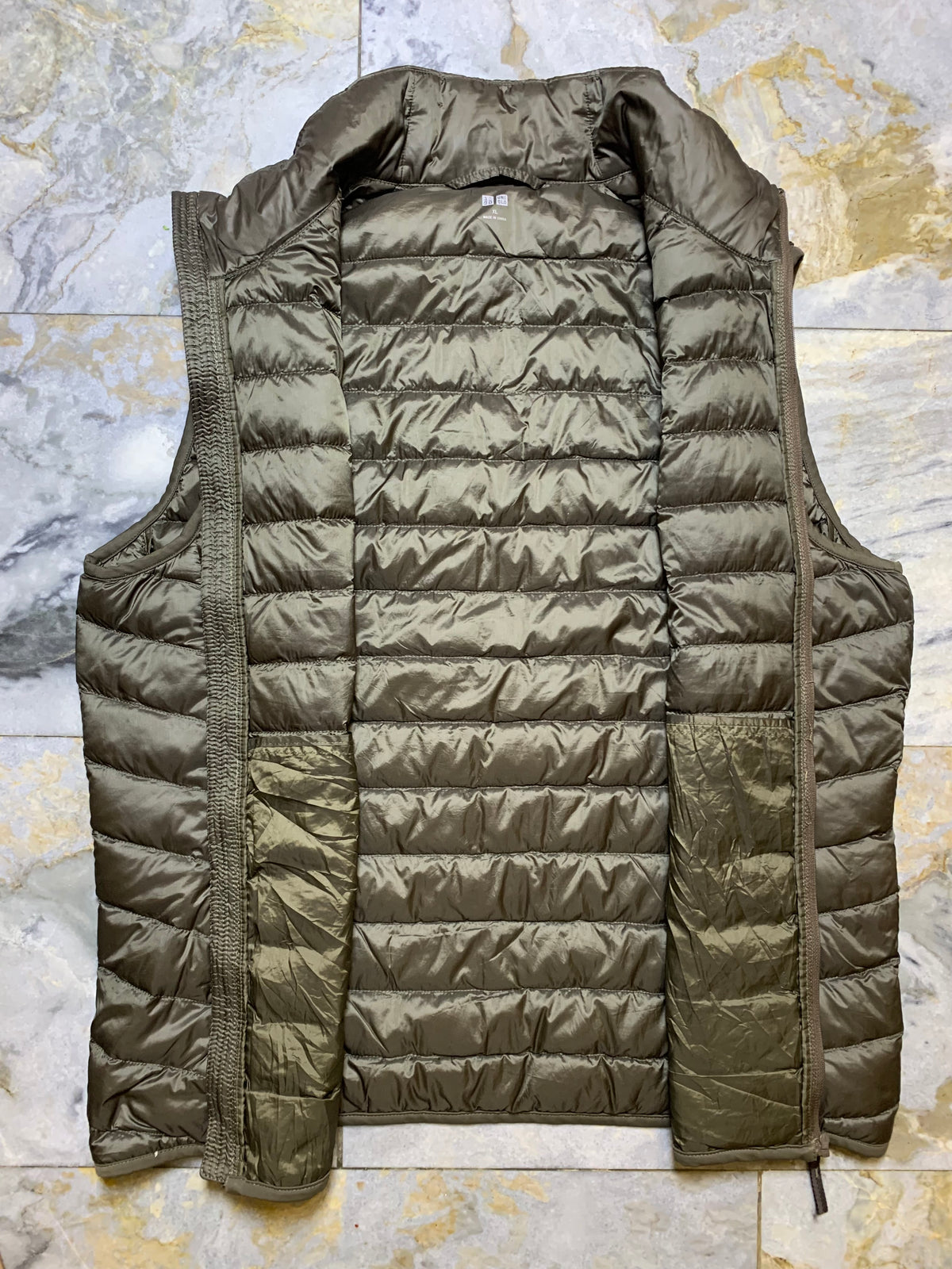 UNIQLO PACKABLE ULTRA LEIGHT WEIGHT SLEEVELESS PUFFER