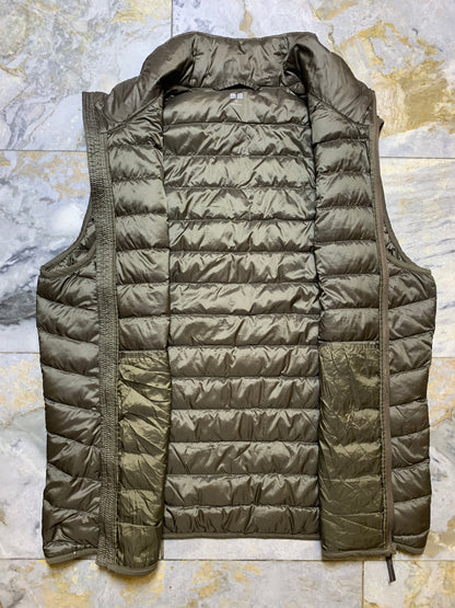 UNIQLO PACKABLE ULTRA LEIGHT WEIGHT SLEEVELESS PUFFER