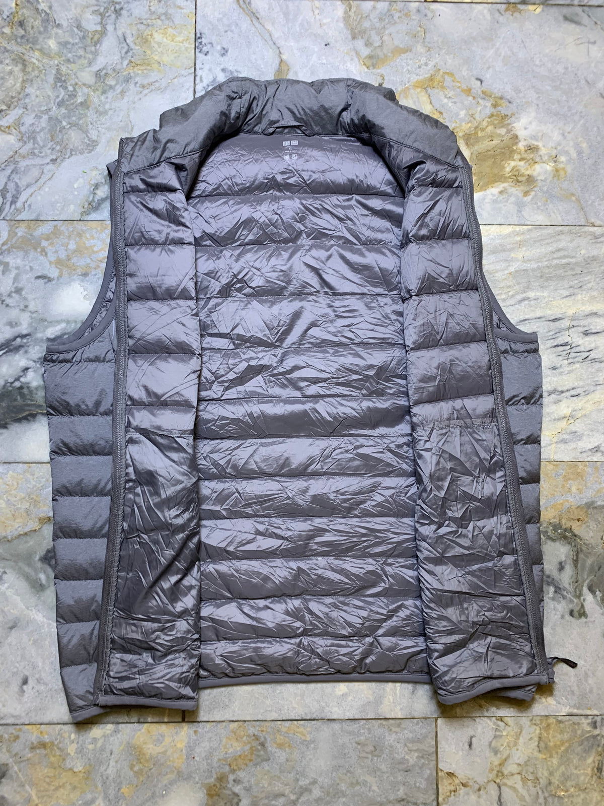 UNIQLO PACKABLE ULTRA LEIGHT WEIGHT SLEEVELESS PUFFER
