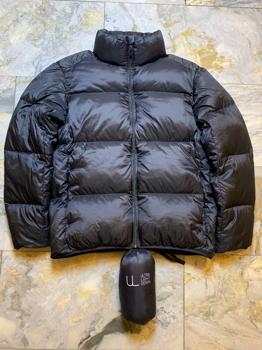 UNIQLO PACKABLE  ULTRA LEIGHT WEIGHT DUCK DOWN FEATHER PUFFER