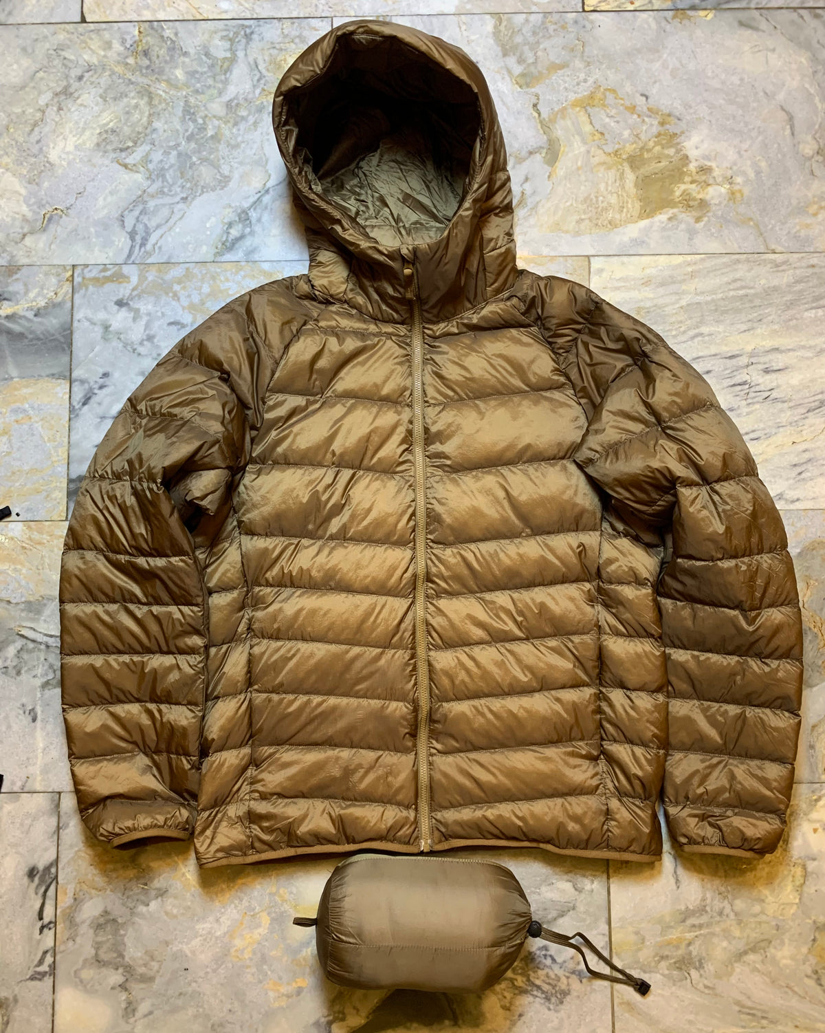 UNIQLO PACKABLE ULTRA LEIGHT WEIGHT DUCK DOWN FEATHER HOODIE PUFFER