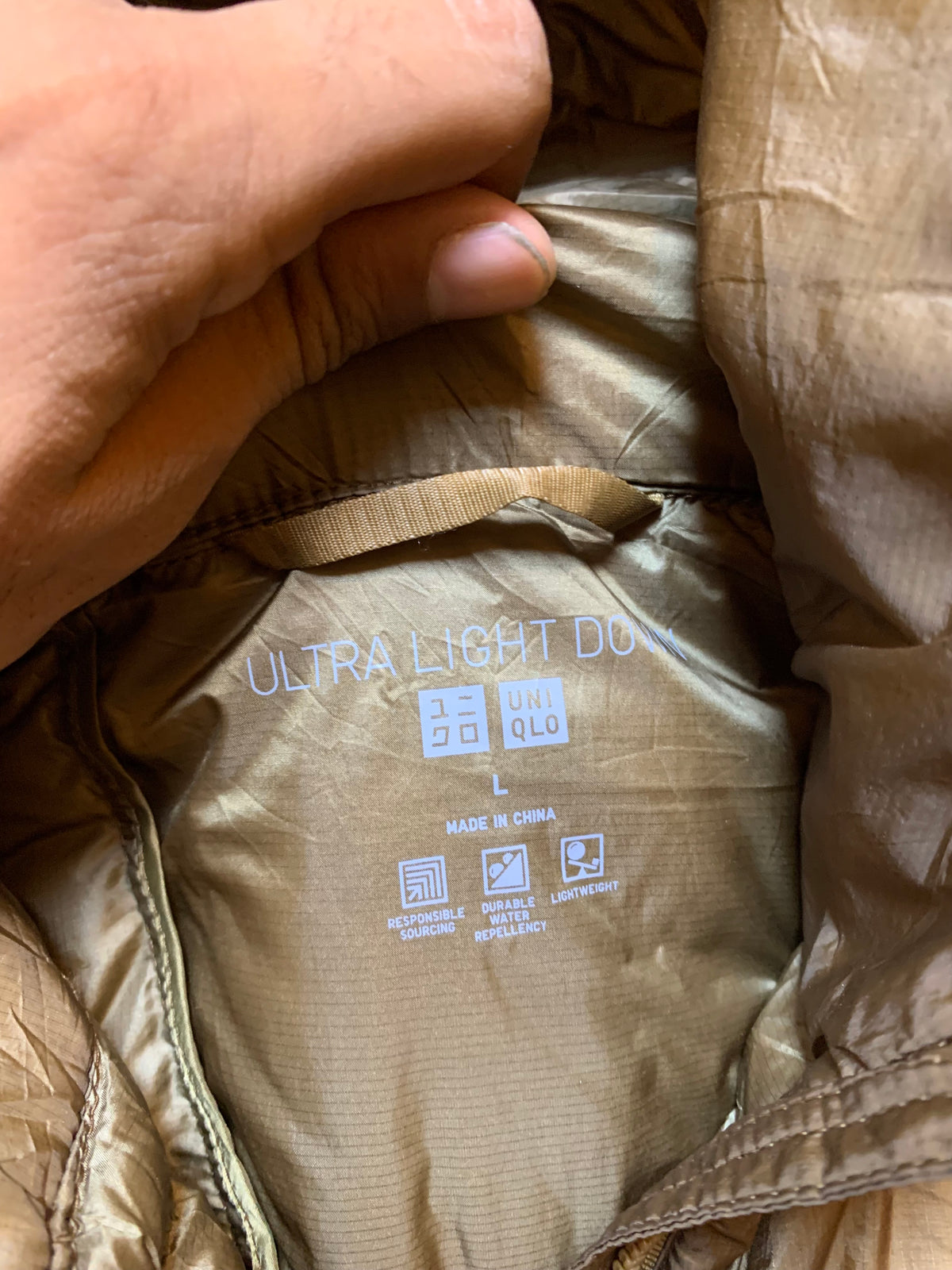 UNIQLO PACKABLE ULTRA LEIGHT WEIGHT DUCK DOWN FEATHER HOODIE PUFFER