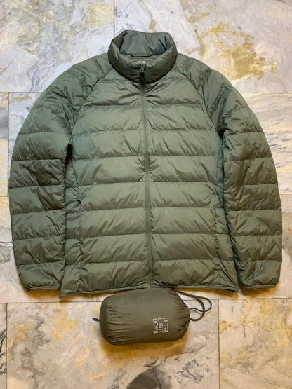 UNIQLO PACKABLE ULTRA LEIGHT WEIGHT DUCK DOWN FEATHER PUFFER
