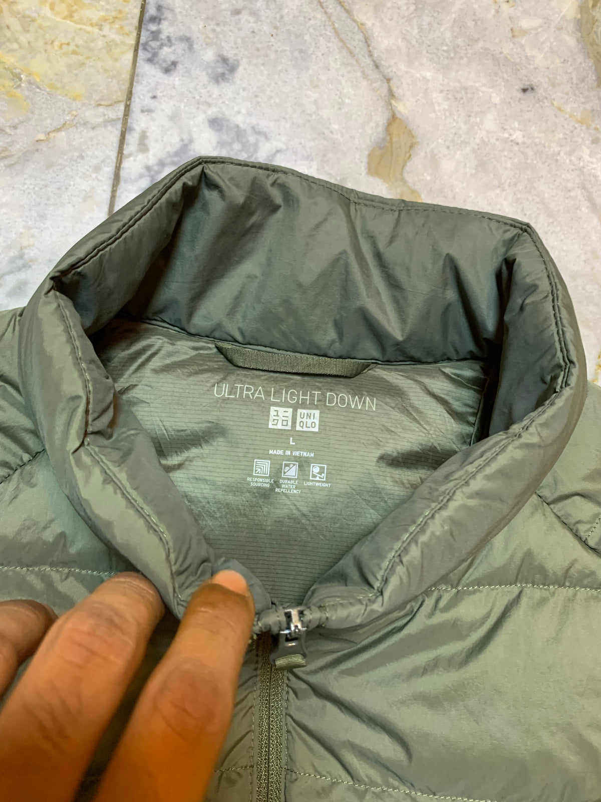 UNIQLO PACKABLE ULTRA LEIGHT WEIGHT DUCK DOWN FEATHER PUFFER