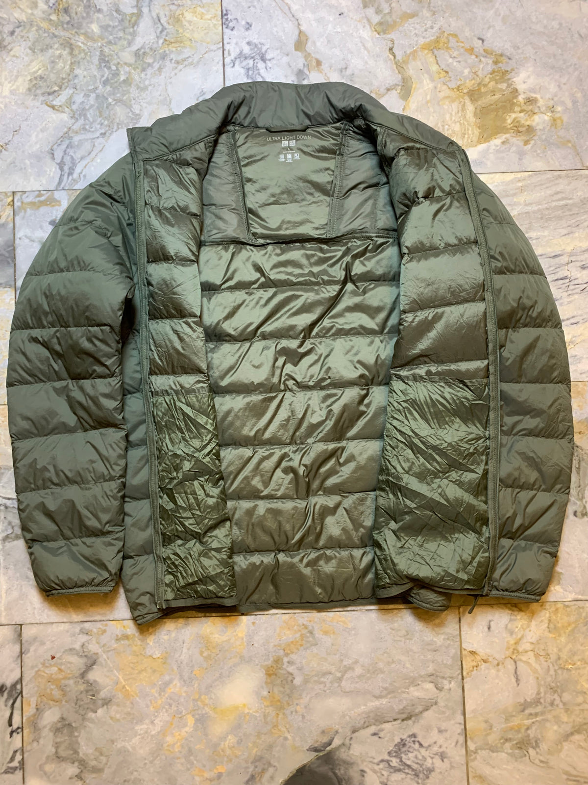 UNIQLO PACKABLE ULTRA LEIGHT WEIGHT DUCK DOWN FEATHER PUFFER