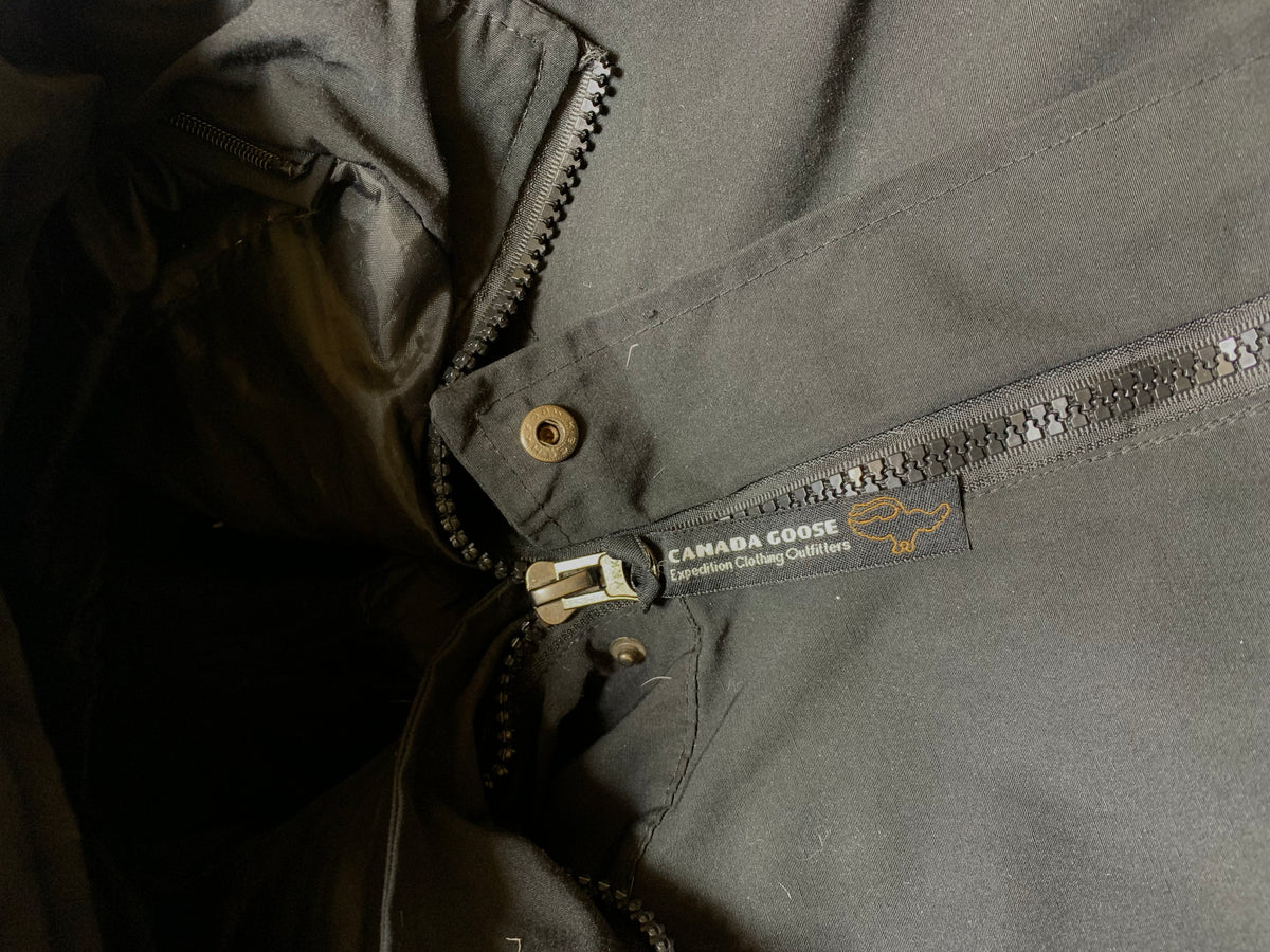 CANADA GOOSE SHORT BODY GOOSE DOWN FEATHER PARKA JACKET (MEDIUIM)