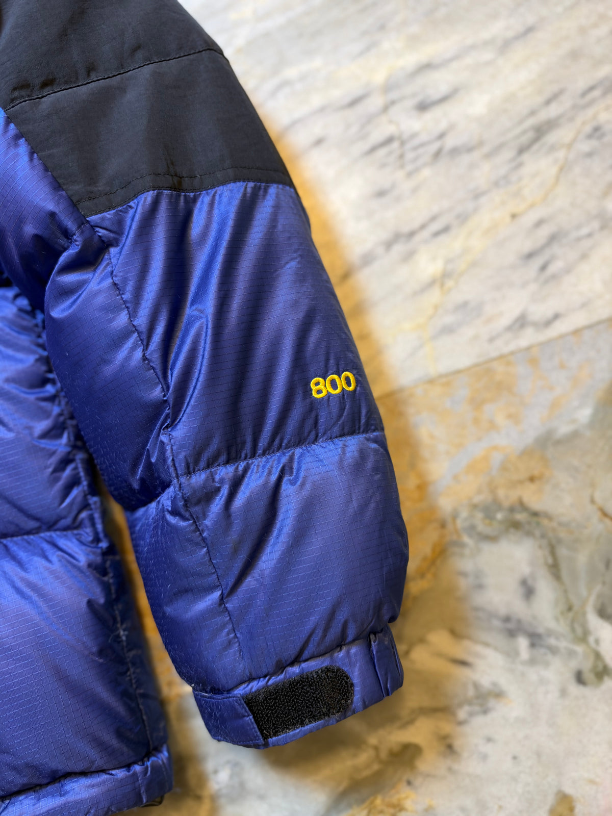 ADIDAS  DUCK DOWN. FEATHER PUFFER (MEDIUIM)