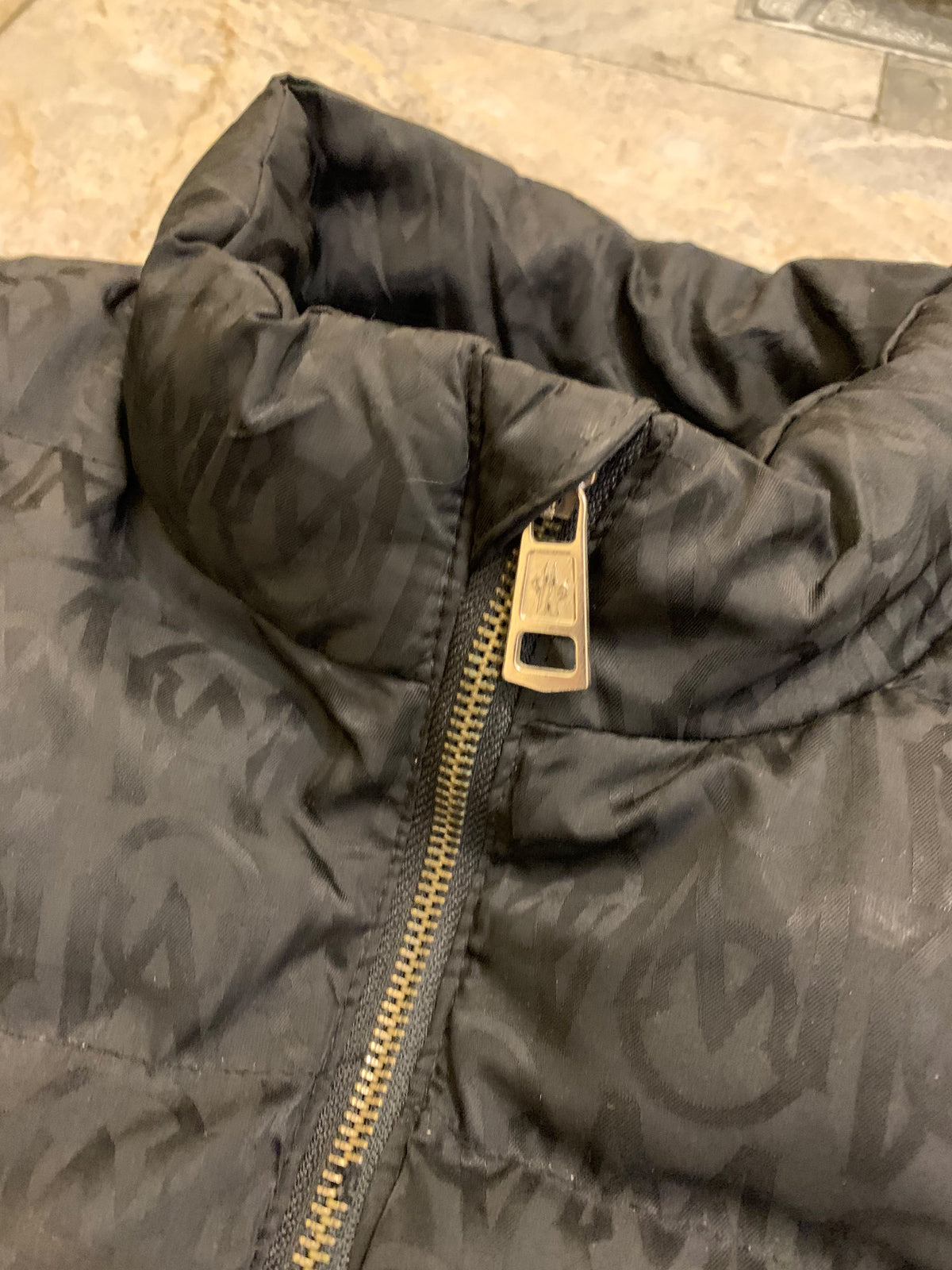 MONCLER LEIGHT WEIGHT PUFFER